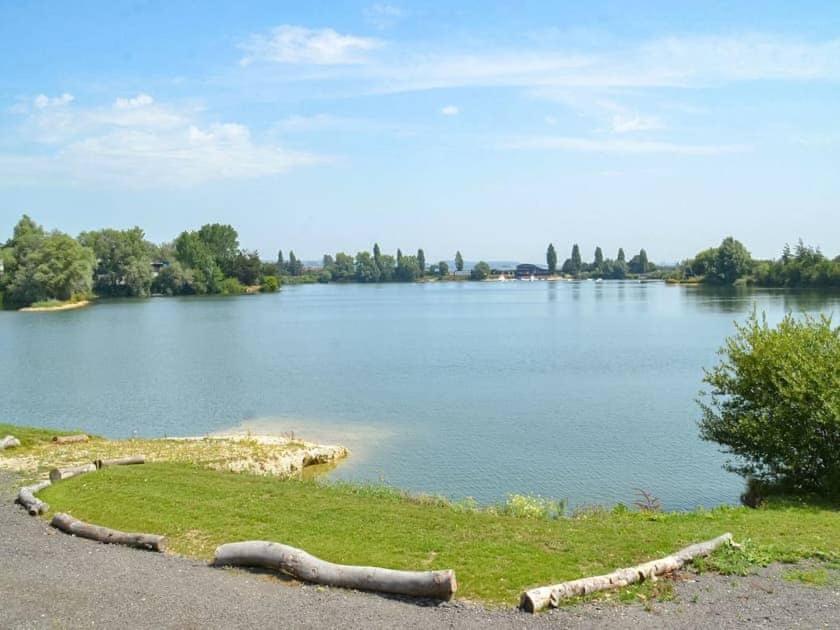 Lake Lodges Chichester Extérieur photo
